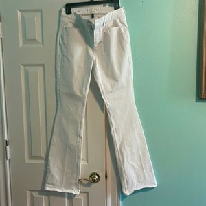 White house black market, size 6, sculpt skinny flare, white jeans